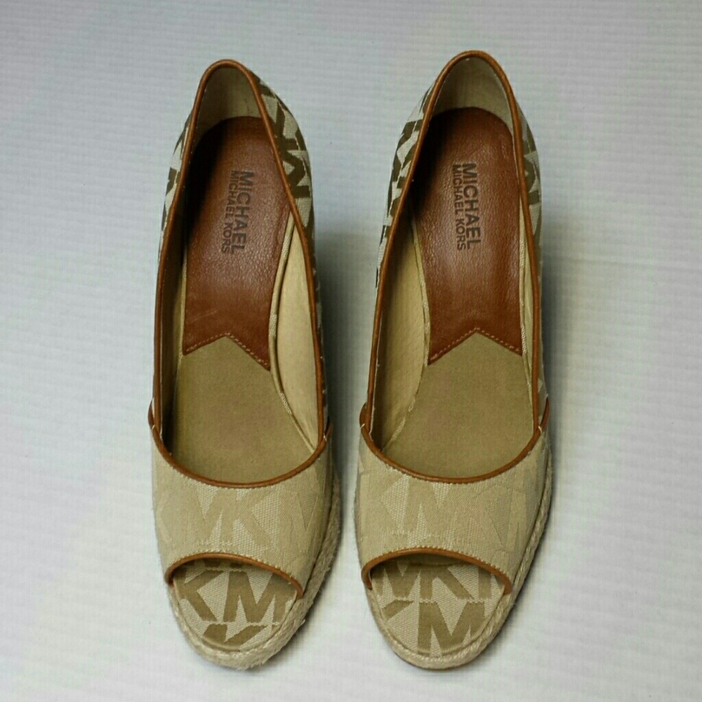 NWOT Michael Kors Wedges Beige/Tan Size 9.5M